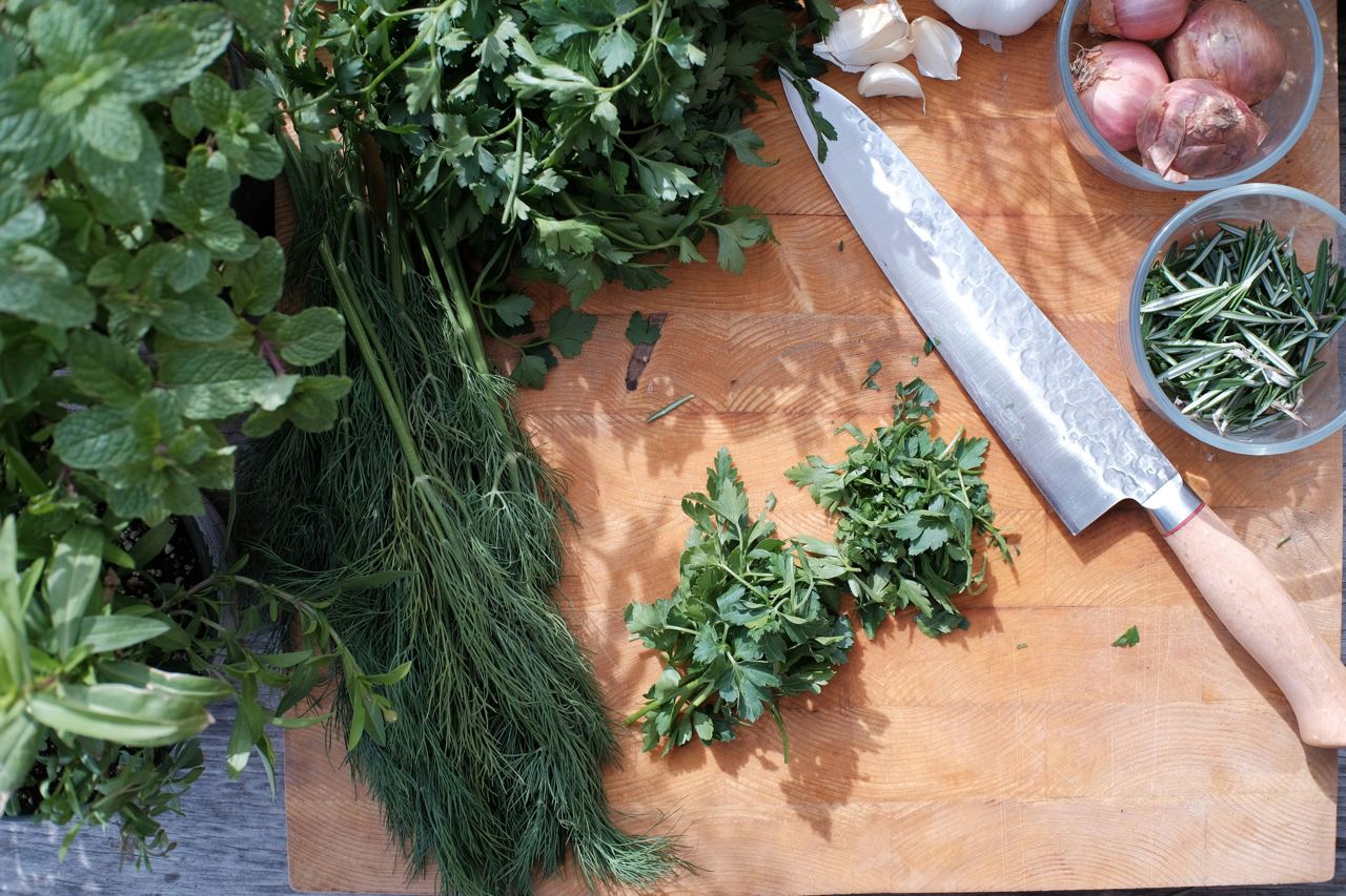 Grow Herbs Indoors: Year-Round Freshness in Your Kitchen